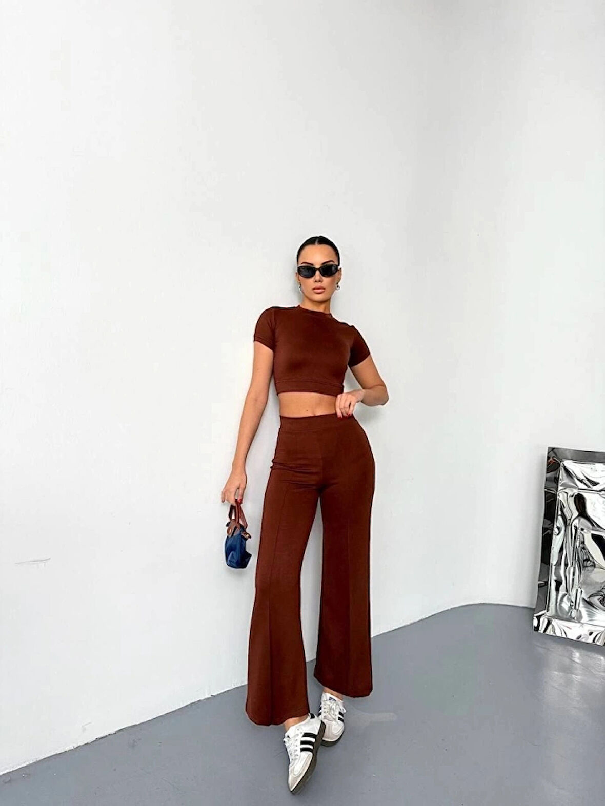 Osy odal Yumuşak Dokulu Kumaş Kısa Kollu Crop Alt Ispanyol Paça Pantalon Ikili Takım  Kahverengi