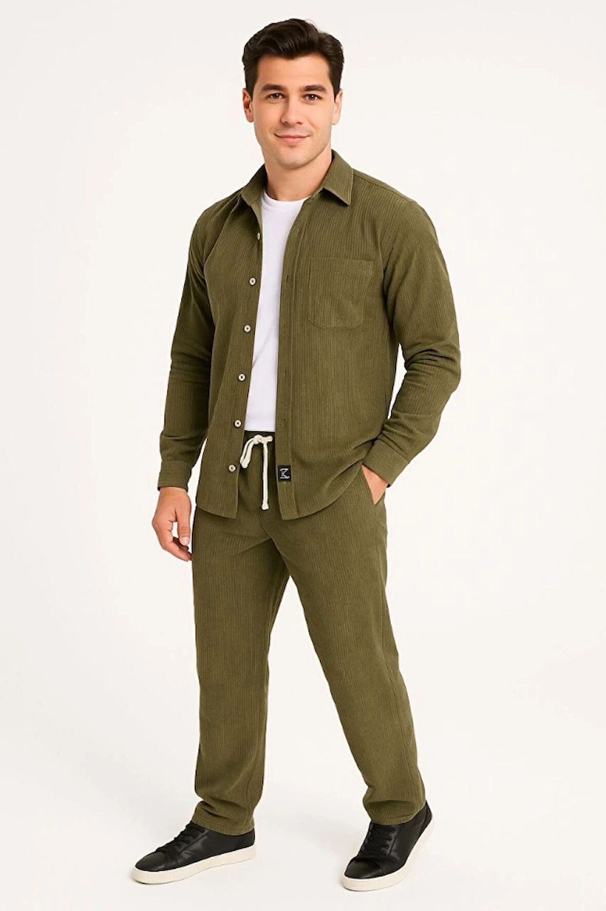 Erkek Kadife Oversize Takım – Gömlek Ve Pantolon İkili et Füme Corduroy Şıklığı, Rahat Ve Zarif Duruş Yumuşak Dokulu Kadife Kumaş, Düğmeli Gömlek Üst Ve astikli Pantolon Alt Parça Ile Gün Boyu Konfor Haki