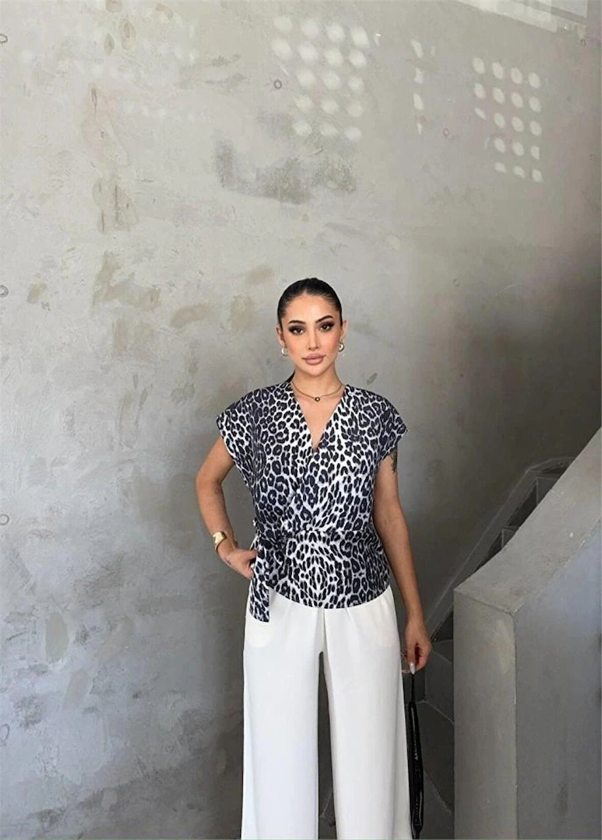 LEOPAR DEEN YANDAN BAĞLAA DETAYLI BLUZ  Gri