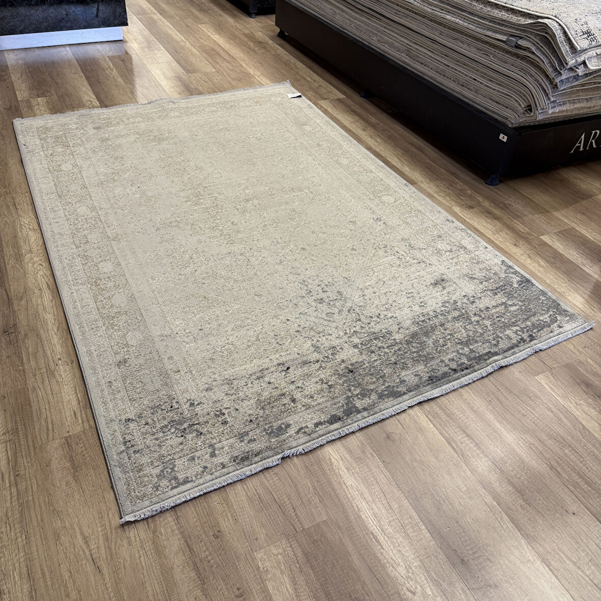 Hoom Rugs Overdye OVR04 Krem Bej Doğal BambuHoom Rugs Overdye OVR04 Krem Bej Doğal Bambu & Viskon Modern Salon Halısı & Viskon Modern Salon Halısı