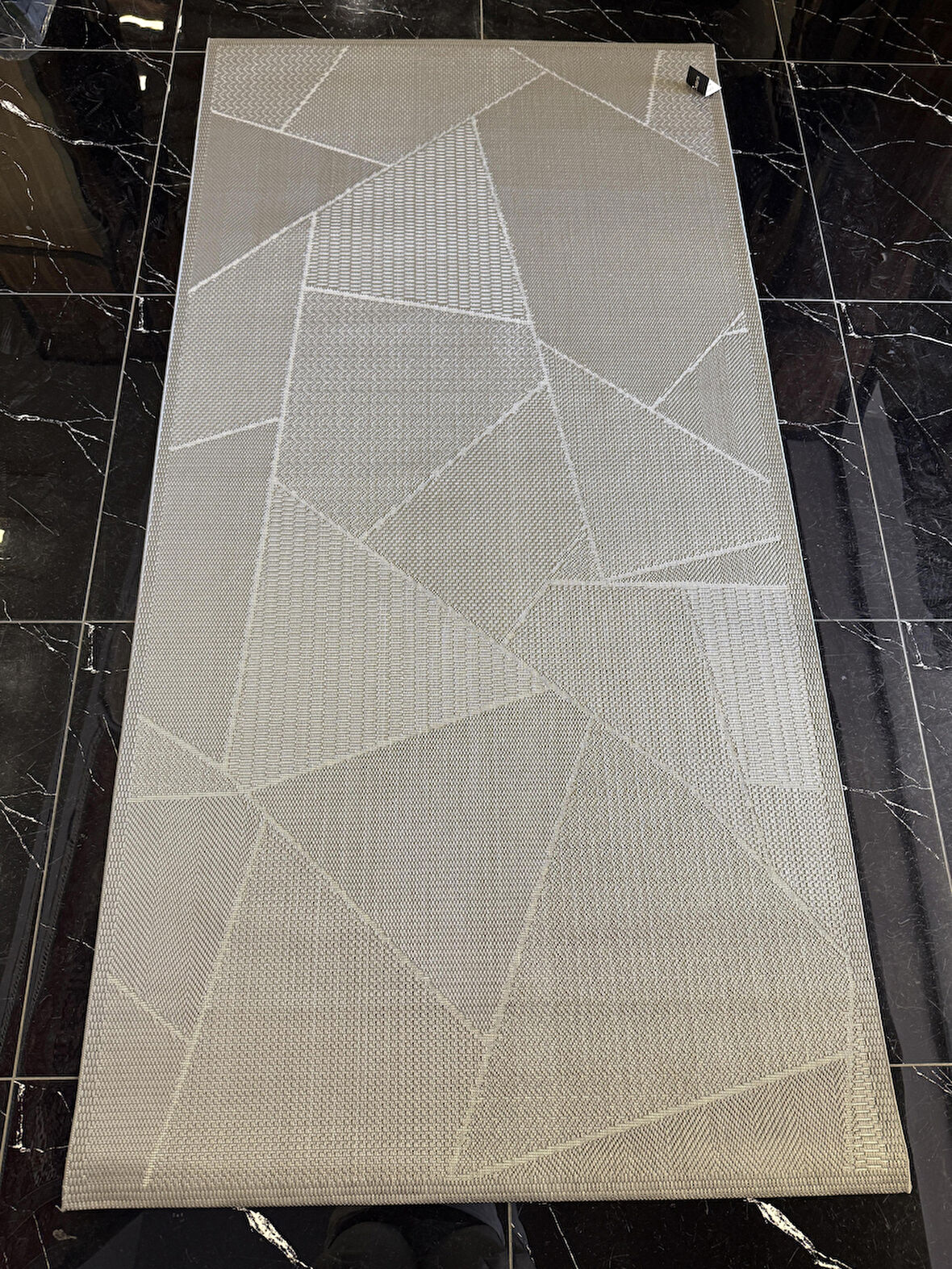 Eko Mono MNO LUX 01 Antrasit Hav Toz Vermez Kaymaz Tabanlı Şık Kilim