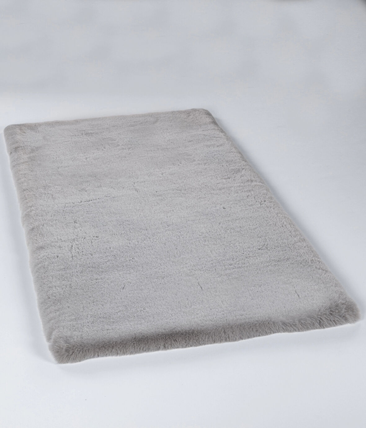 Apex Palma Gri Peluş Daire Halı