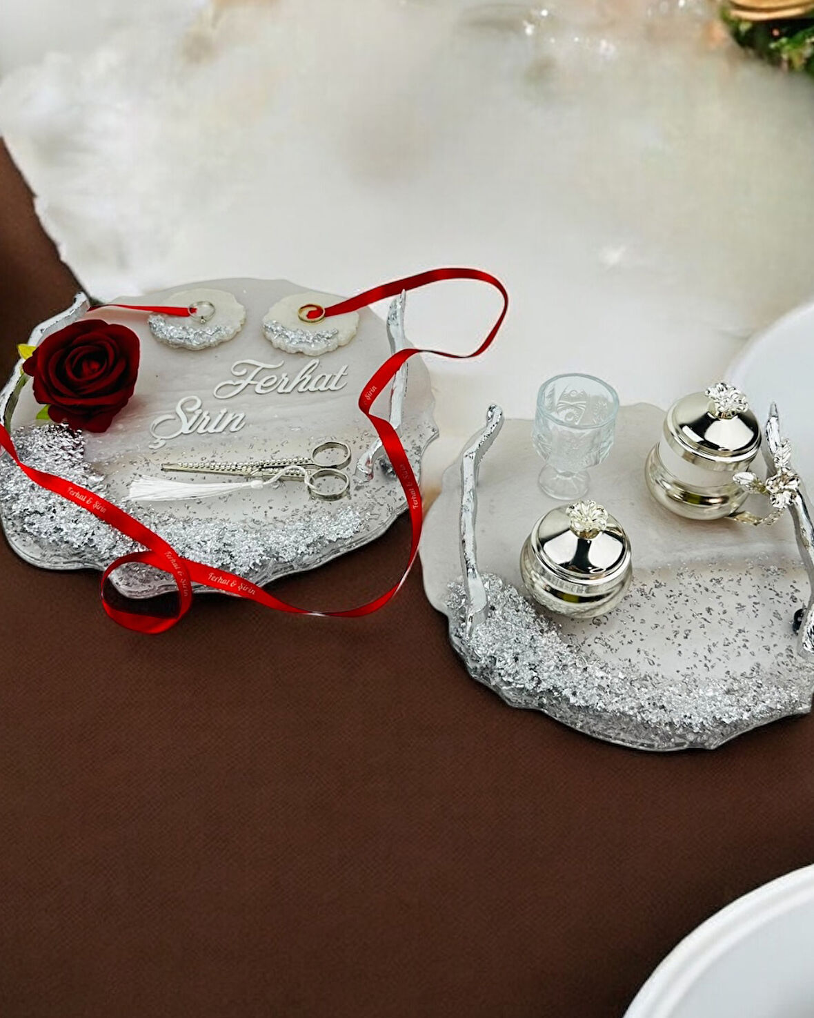  Enchant Gümüş Polyester Söz Tepsisi ve Damat Kahve Fincan Tepsisi 