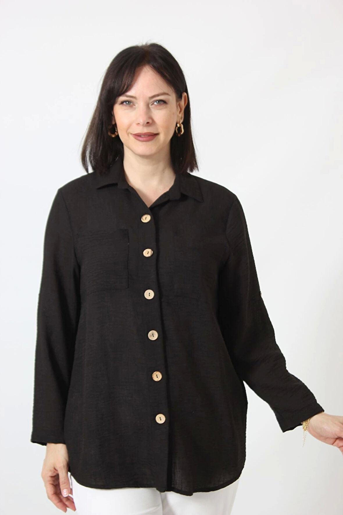 SB-077 SİYAH PAMUK KETEN KOLU APOLETLİ İKİ CEPLİ KADIN BÜYÜK BEDEN GÖMLEK