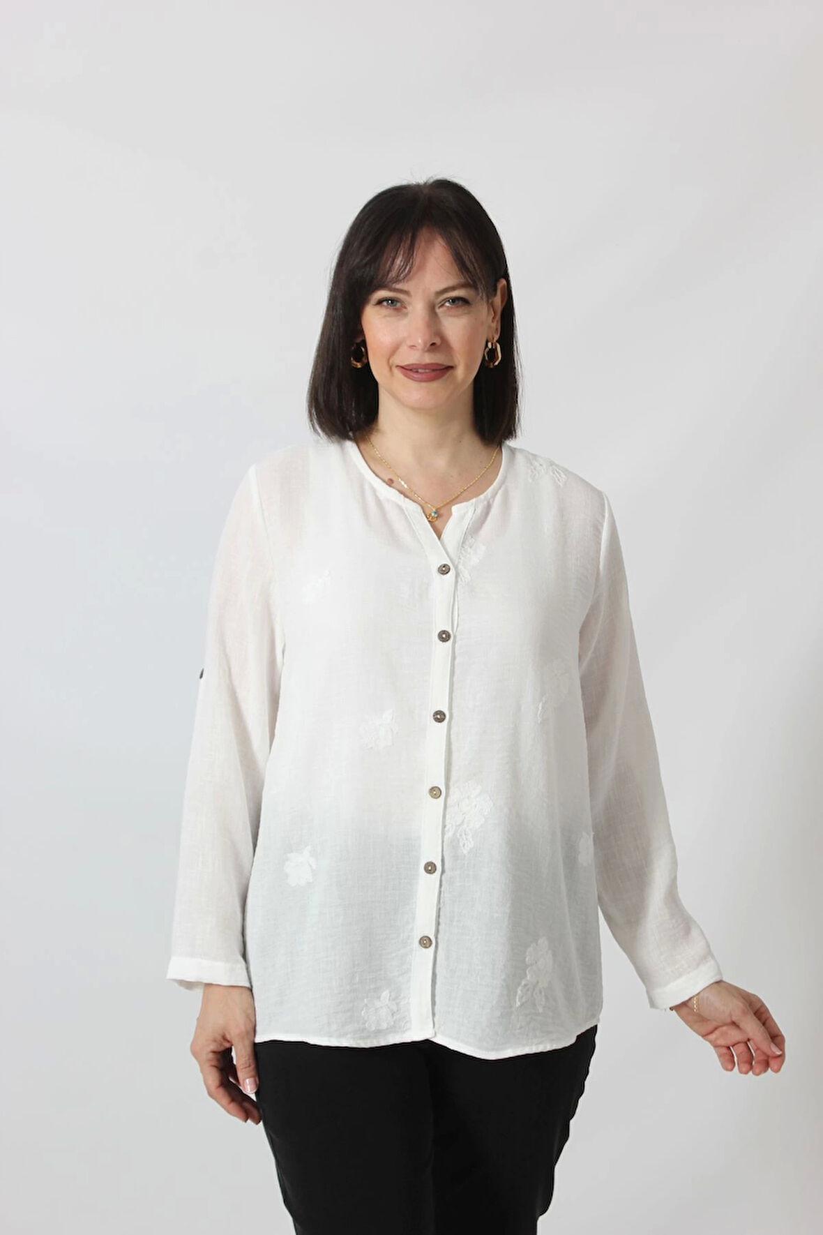 2B-069 KOLU APOLETLİ BÜYÜK ÇİÇEK DESENLİ PAMUK KETEN KADIN BÜYÜK BEDEN BEYAZ GÖMLEK