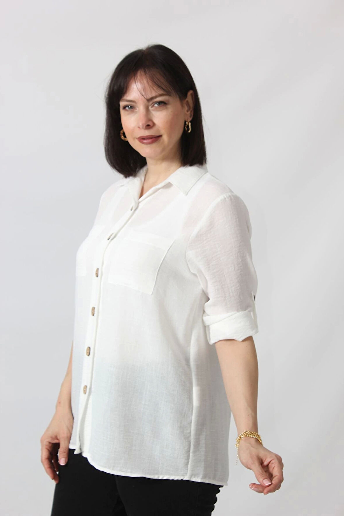 BB-077 BEYAZ PAMUK KETEN KOLU APOLETLİ İKİ CEPLİ KADIN BÜYÜK BEDEN GÖMLEK