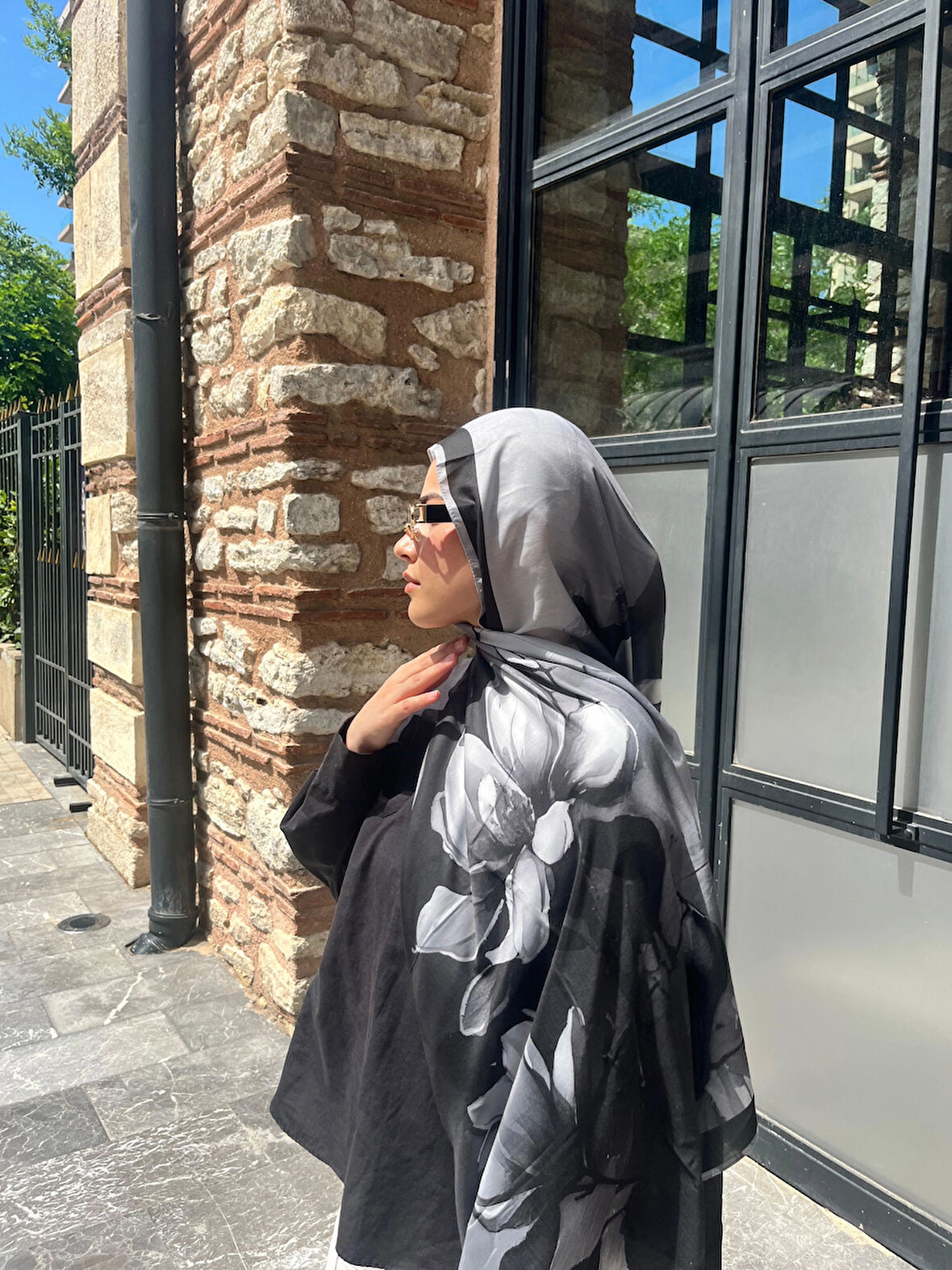 Aminenesil Tomurcuk Desen Vual Soft Şal Siyah Renk