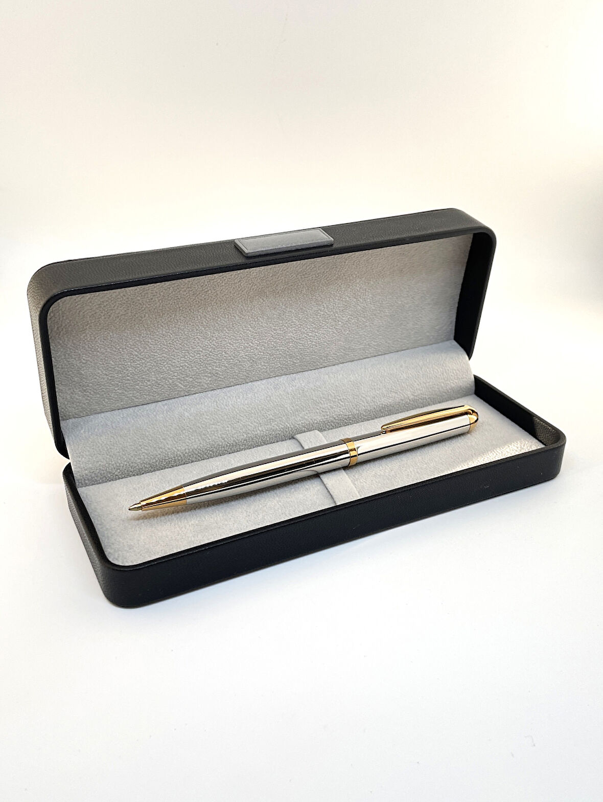 Metalik Gümüş ve Altın Detaylı Tükenmez Kalem - Şık Kutu Dahil