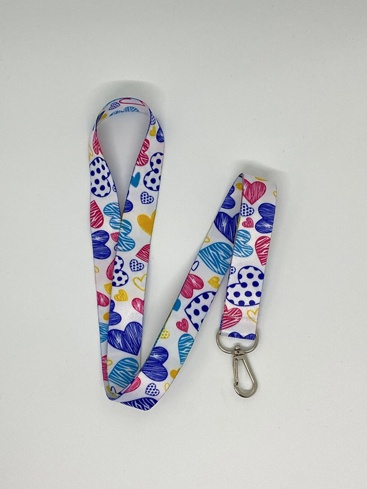 Renkli Kalp Temalı Boyun İpi 