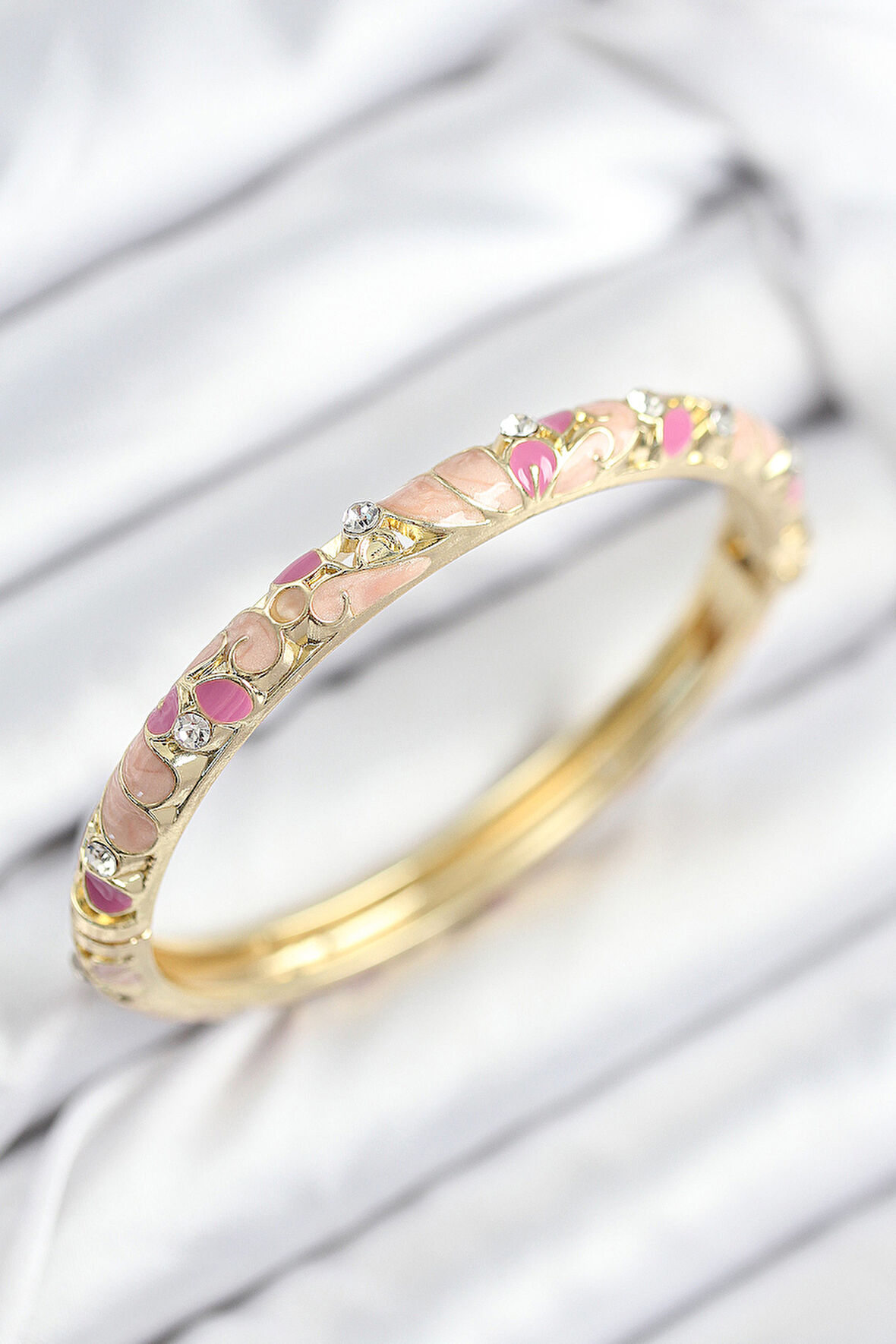 Mineli Pirinç Zirkon Taşlı Pembe Çiçek Motifli Gold Kadın Kelepçe - TJ-BB7817