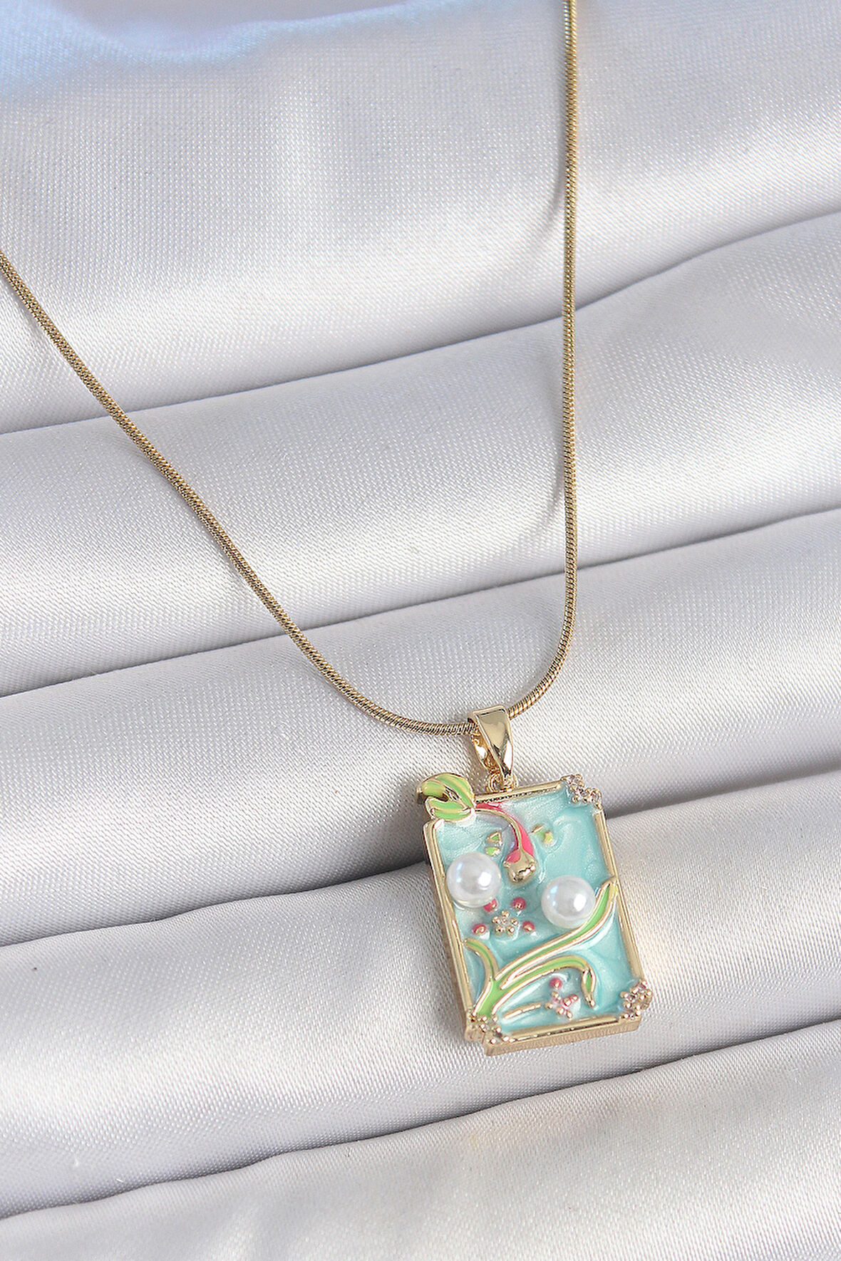 316L Çelik Gold Renk Zincir Mavi Mineli İncili Çiçek İşlemeli Portre Model Kadın Kolye - TJ-BKO10191