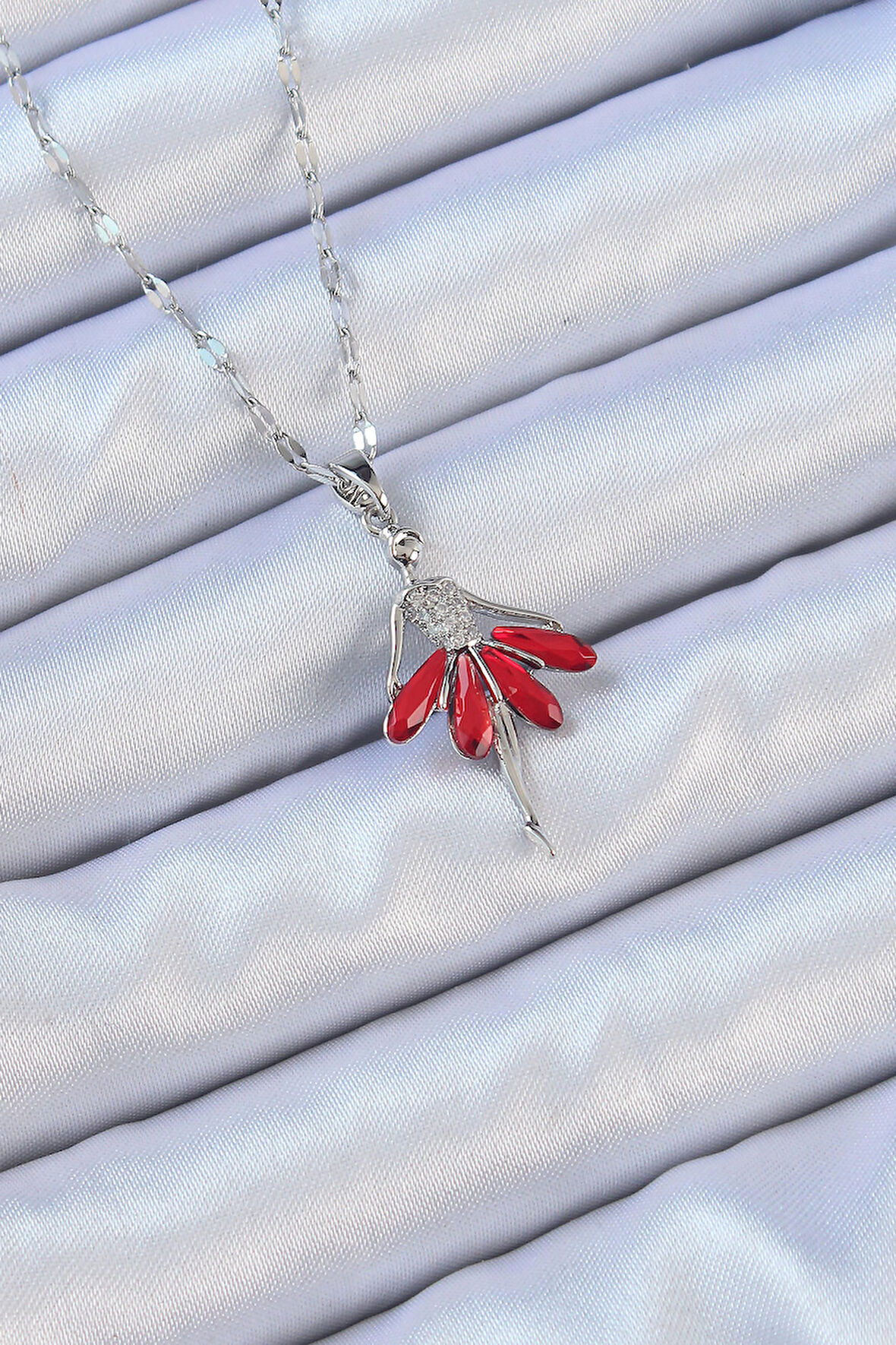 316L Çelik Zincir Gümüş Renk Kırmızı Etekli Zirkon Taşlı Balerin Kolye - TJ-BKO9100