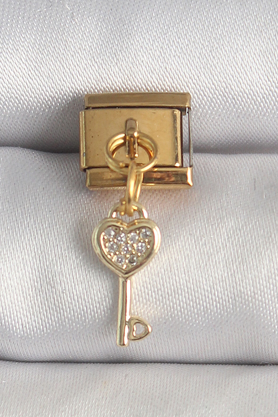 316L Çelik Gold Renk Sallantı Zirkon Taşlı Kalpli Anahtar Model Nomination Charm - TJ-BC1371