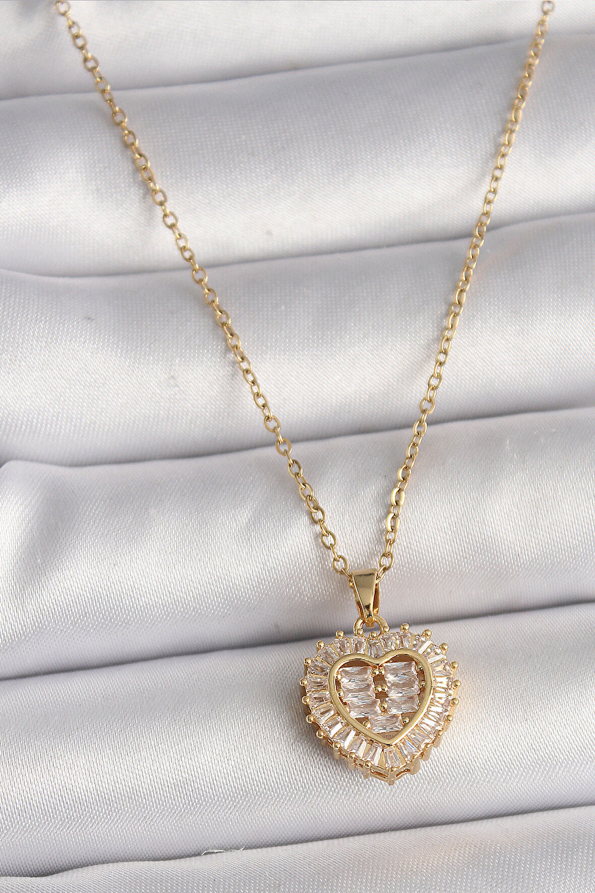 316L Çelik Gold Renk Zincir Zirkon Taşlı Kalp Model Kadın Kolye - TJ-BKO9786