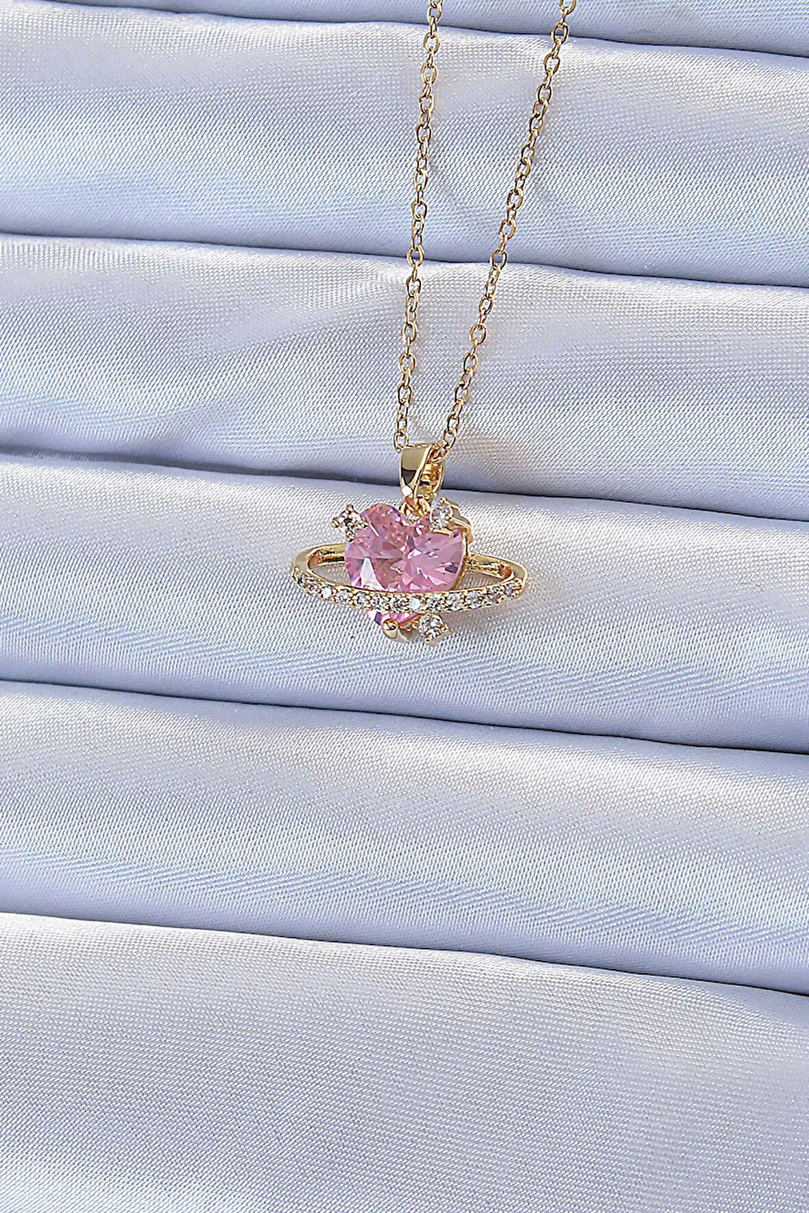 316L Çelik Zincir Altın Renk Pembe Zirkon Taşlı Satürn Görünümlü Kalp Kolye - TJ-BKO9220