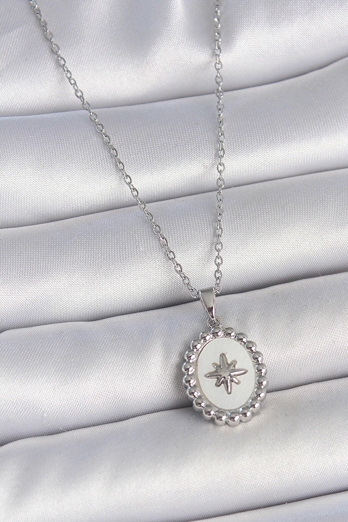 316L Çelik Gümüş Renk Zincir Beyaz Mineli Kutup Yıldız İşlemeli Madalyon Model Kadın Kolye - TJ-BKO10062