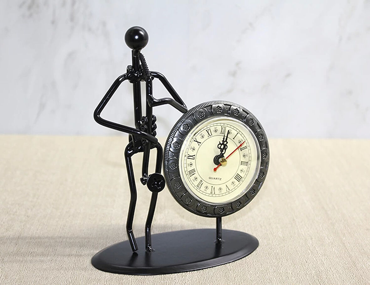 Metal Saatli Saksafon Çalan Müzisyen Alk4335