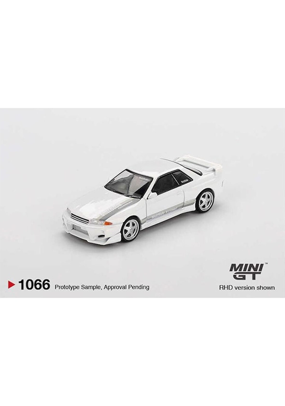 Mini GT 1/64 1066 Nissan Skyline Gt-R (R32) Veilside Combat C-I White