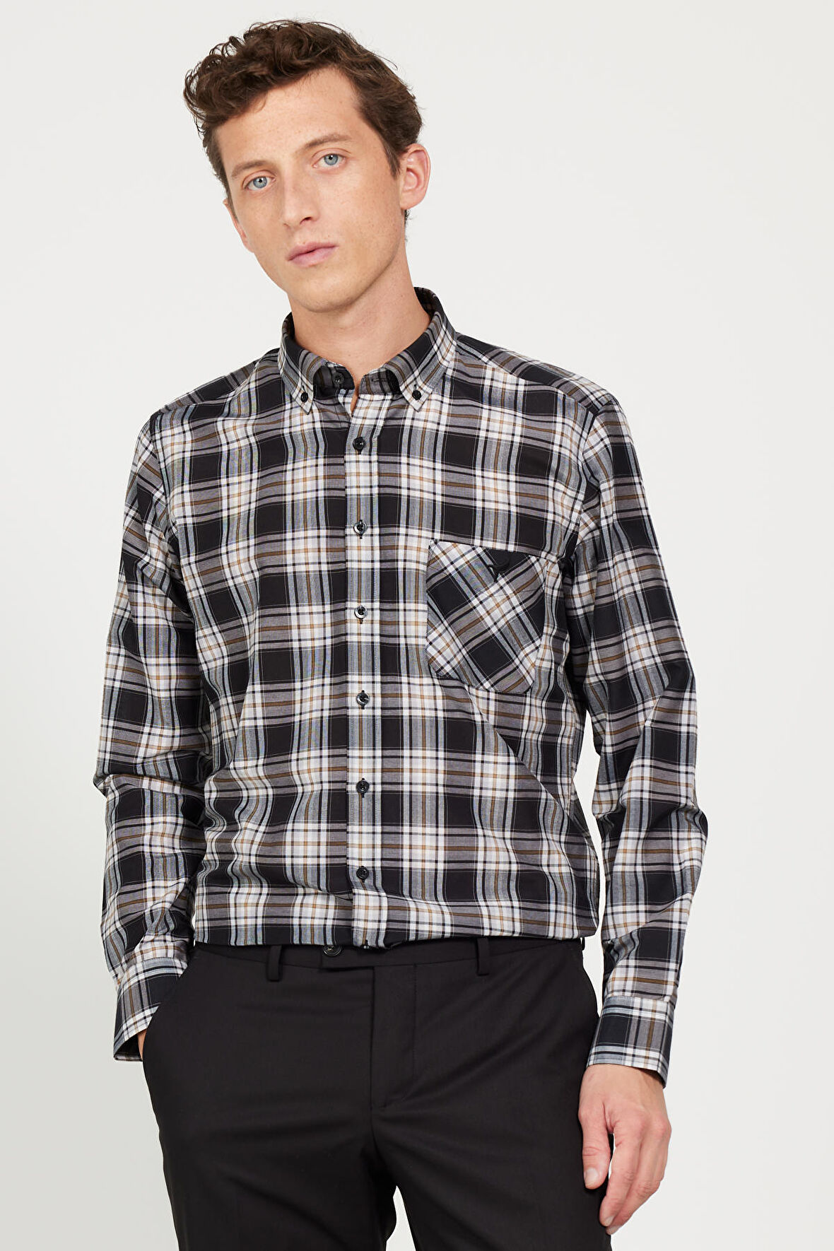 Erkek Siyah-Kahverengi Slim Fit Dar Kesim Düğmeli Yaka Pamuklu Gömlek