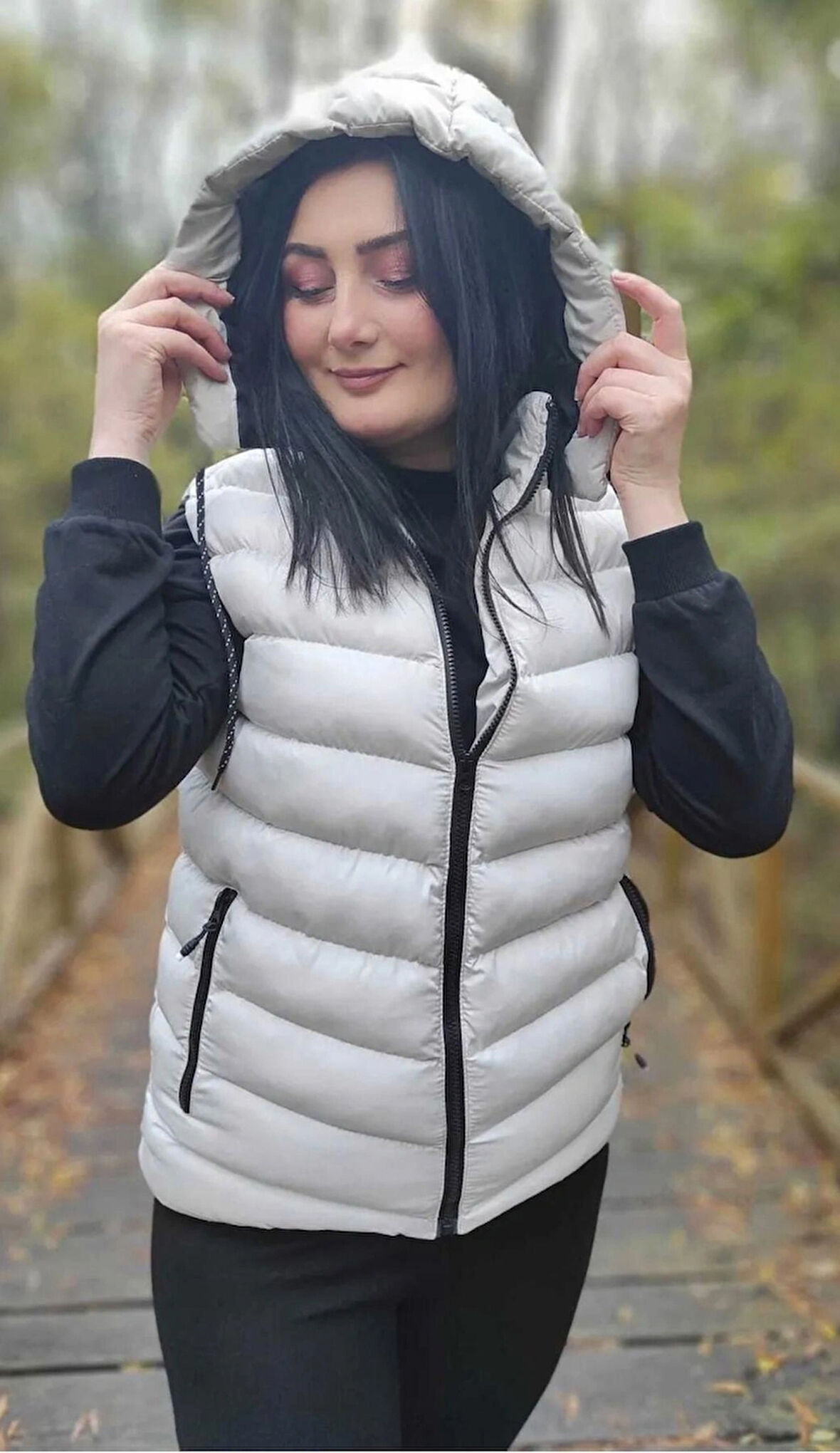 Kadın Taş Renk Çıkarılabilir Fermuarlı Kapüşon Günlük Şişme Yelek