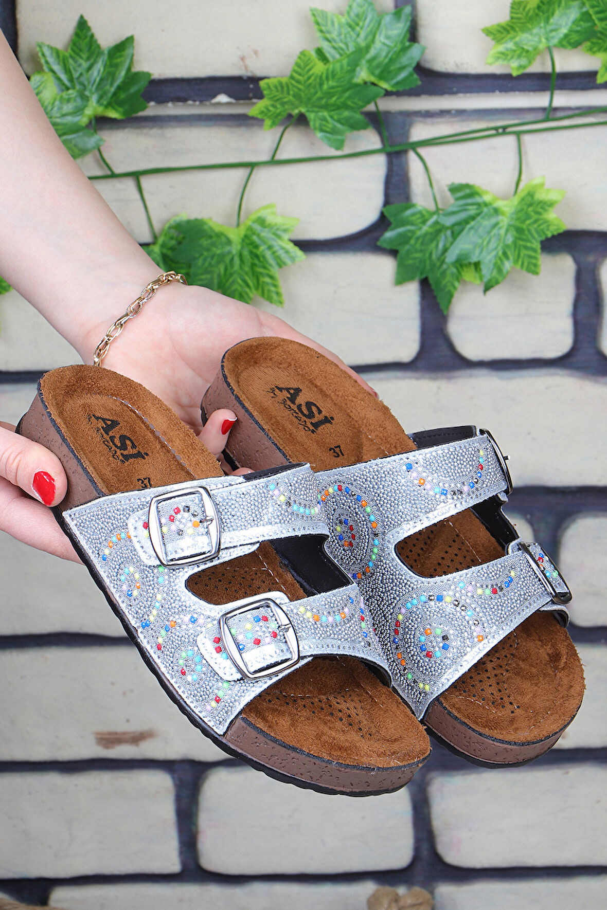 Vojo Circle Ortopedik Taşlı Çift Tokalı Plaj Kadın Terlik