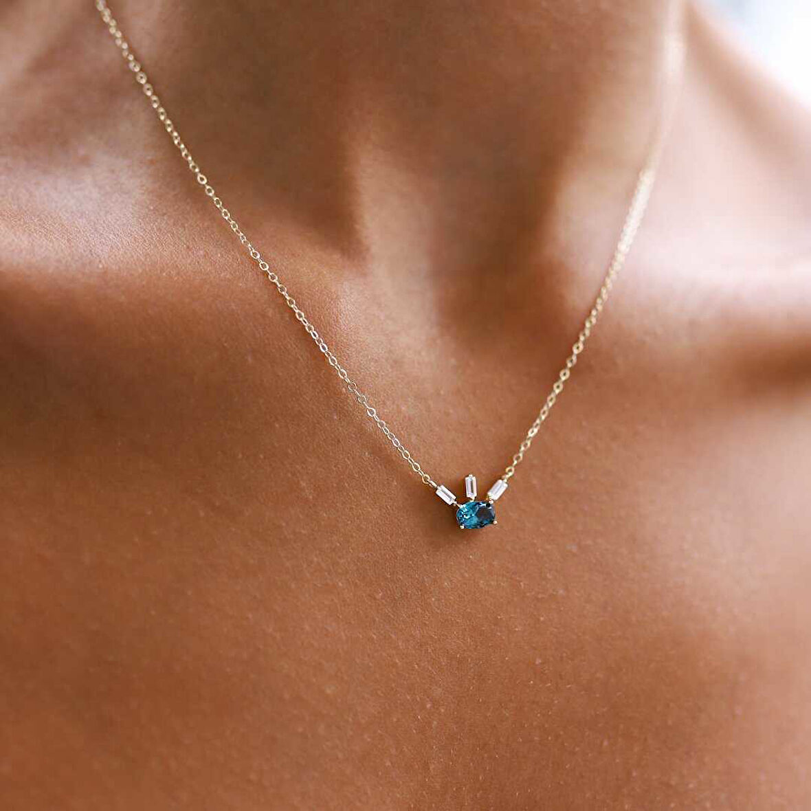 Nora Baget Kirpik Kolye