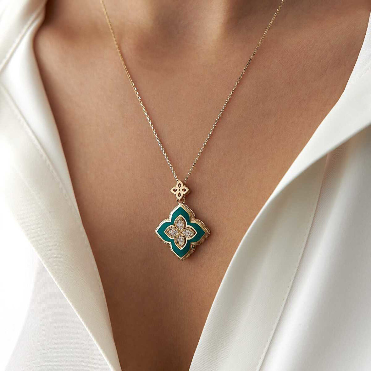 Yeşil Mineli Prenses Çiçeği Taşlı Kolye