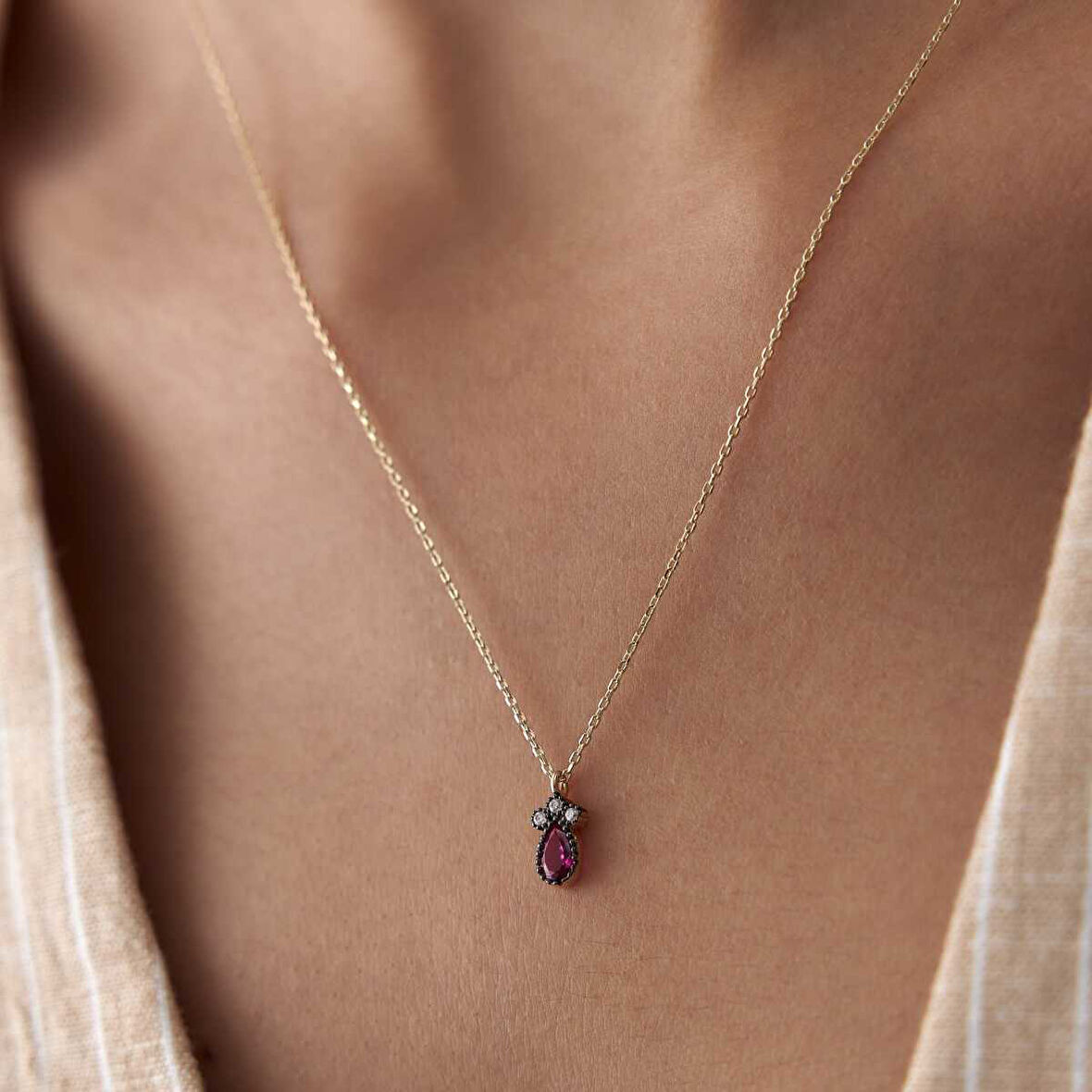 Pembe Taşlı Damla Kolye