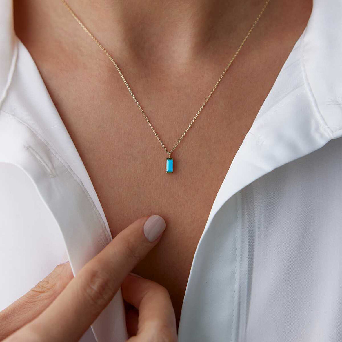 Zarif Mavi Opal Taşlı Kolye