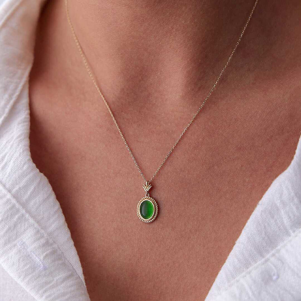 Yeşil Opal Taşlı Burgulu Kolye