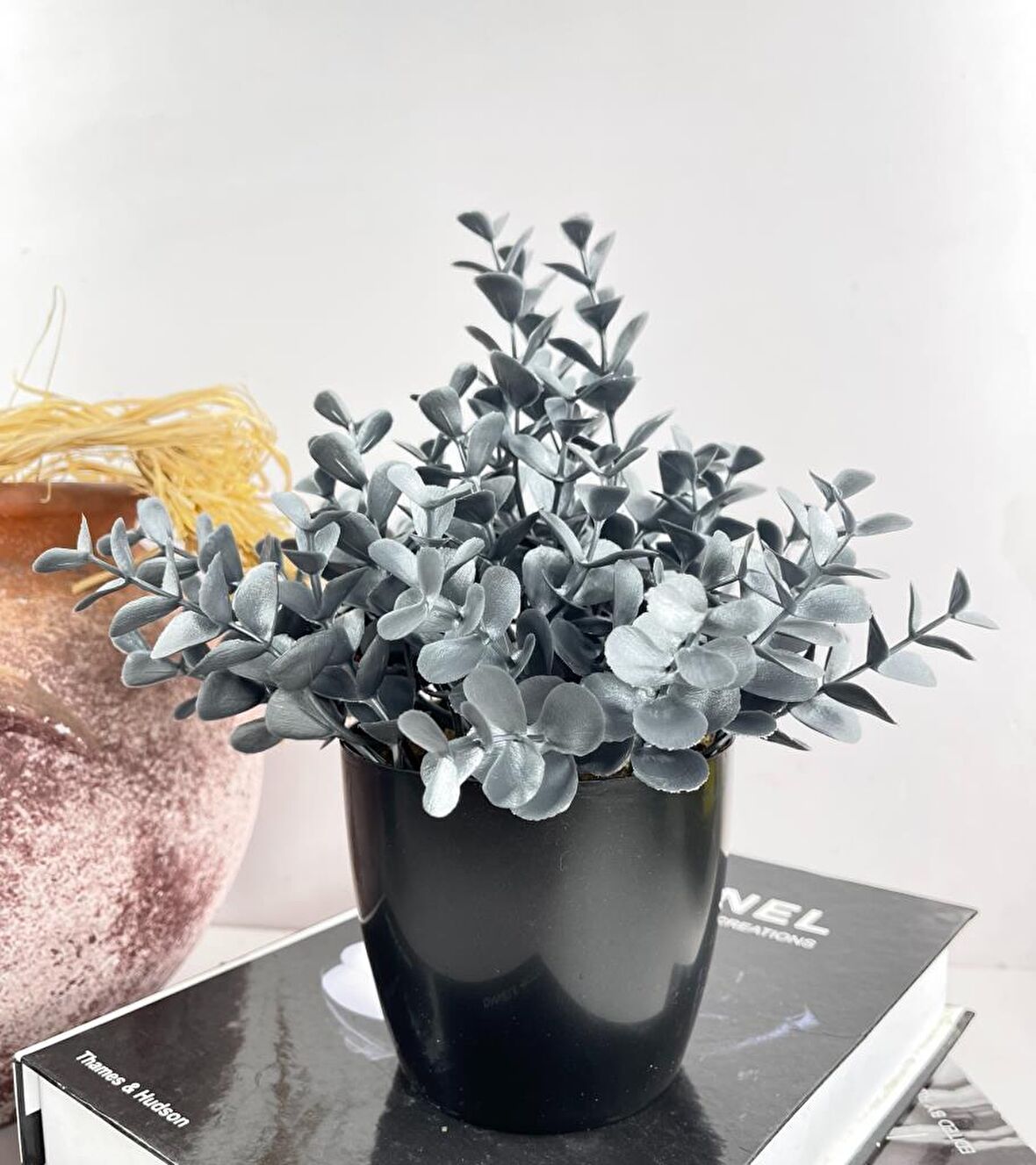 Yapay Çiçek Gümüş Renk Şimşir Siyah Saksıda Siyah Plastik Saksılı Dekoratif Süs Çiçeği