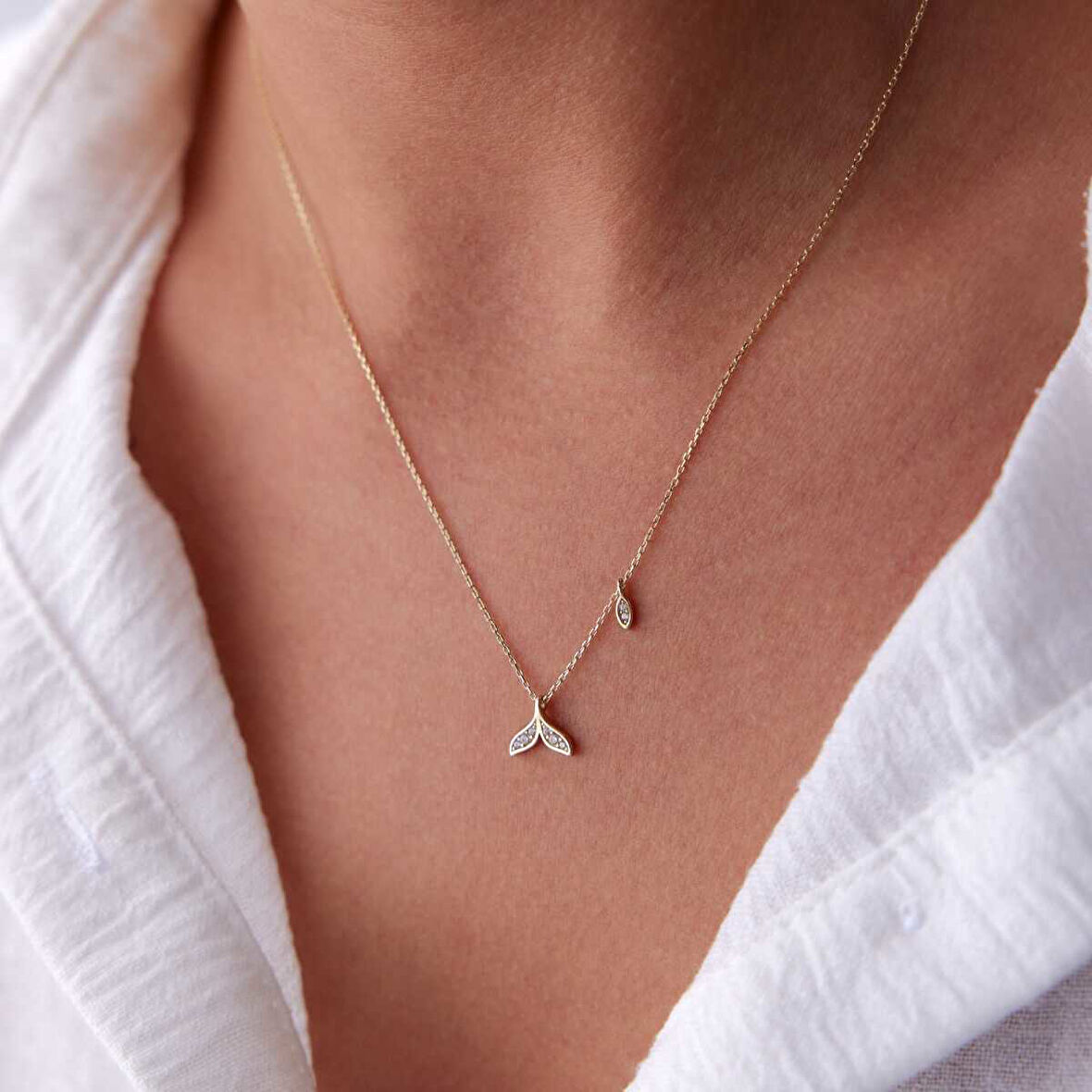 Taşlı Balina Kuyruğu Kolye