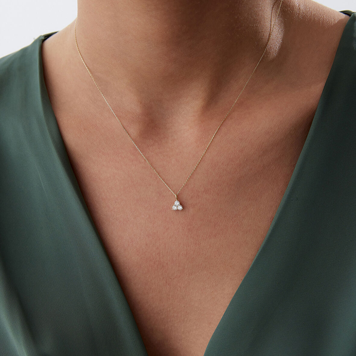 Üç Taş Üçgen Kolye