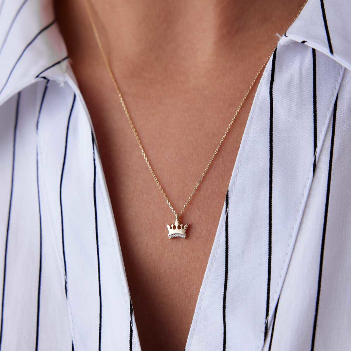 Taşlı Kral Tacı Kolye