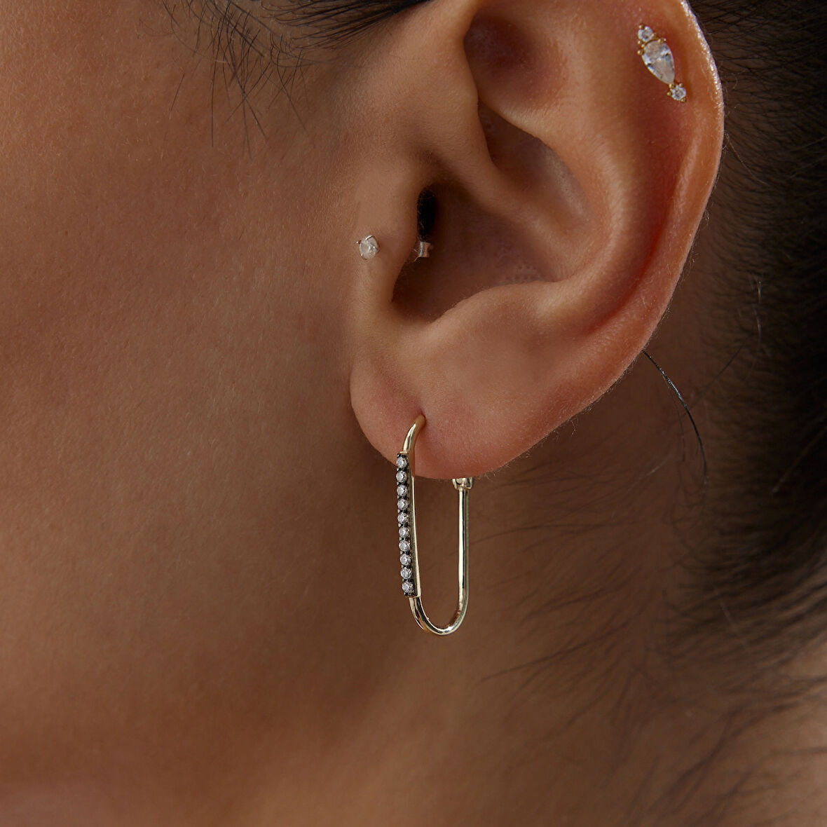 Black Detay Taşlı Ataç Küpe