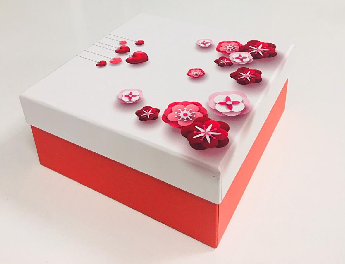 KUTU KALP ÇİÇEK KIRMIZI BEYAZ 19CM X 19CM X 8CM