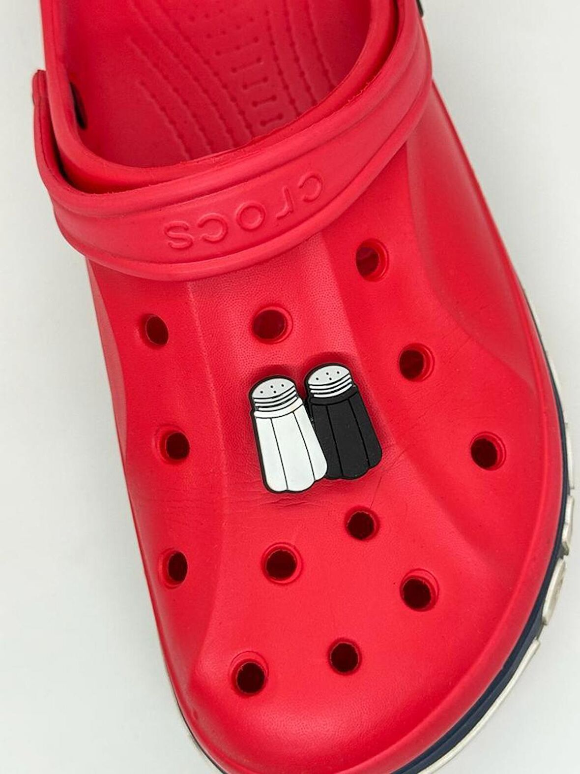 Siyah Beyaz Tuzluk Temalı Işıklı Jibbitz Crocs Terlik Süsü