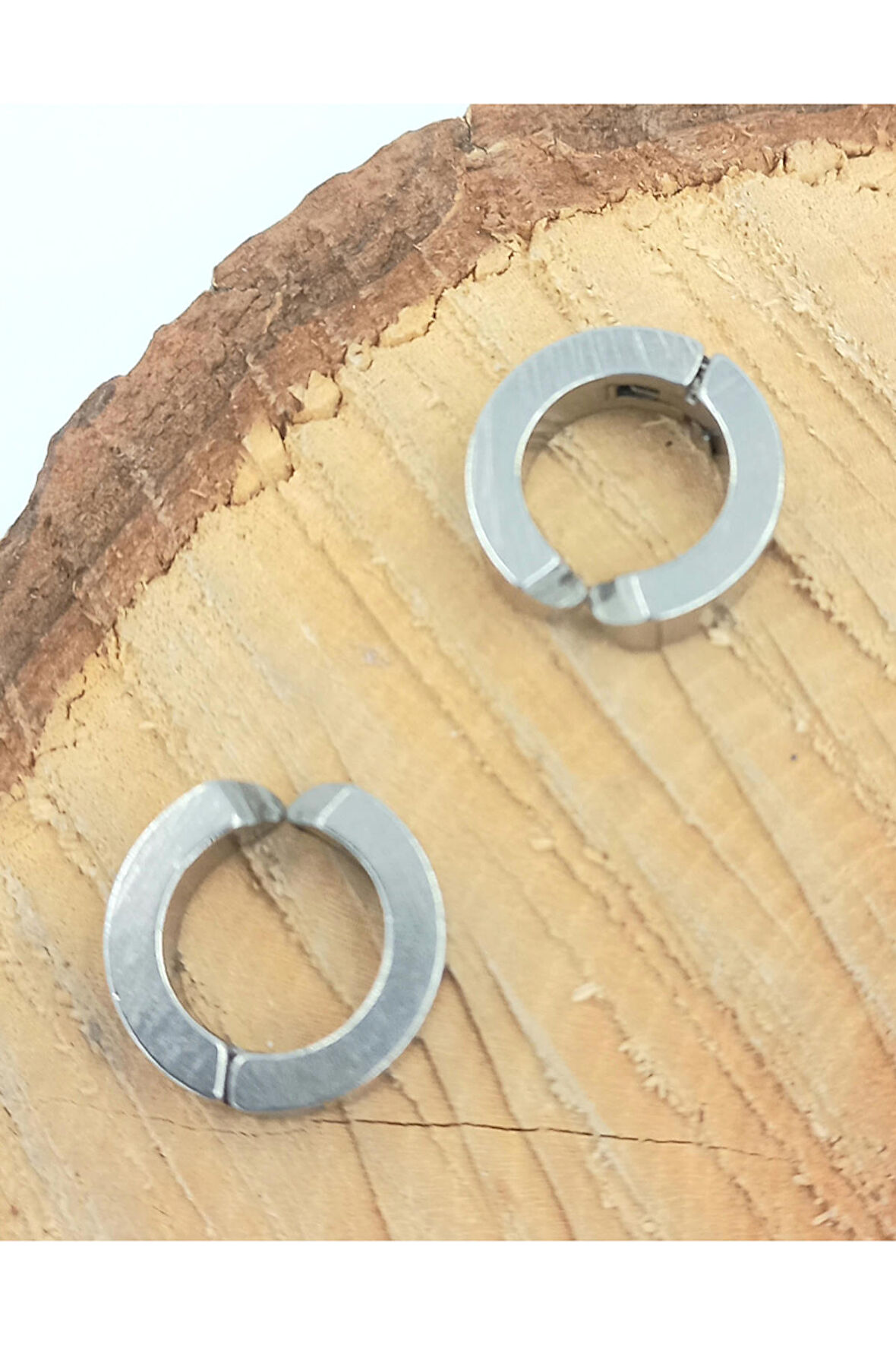 Siyah Renk Kıstırma Çelik Küpe