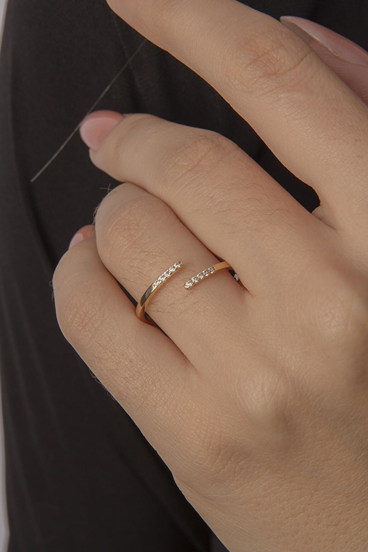 14 Ayar Altın Modern Tasarım Taşlı Yüzük