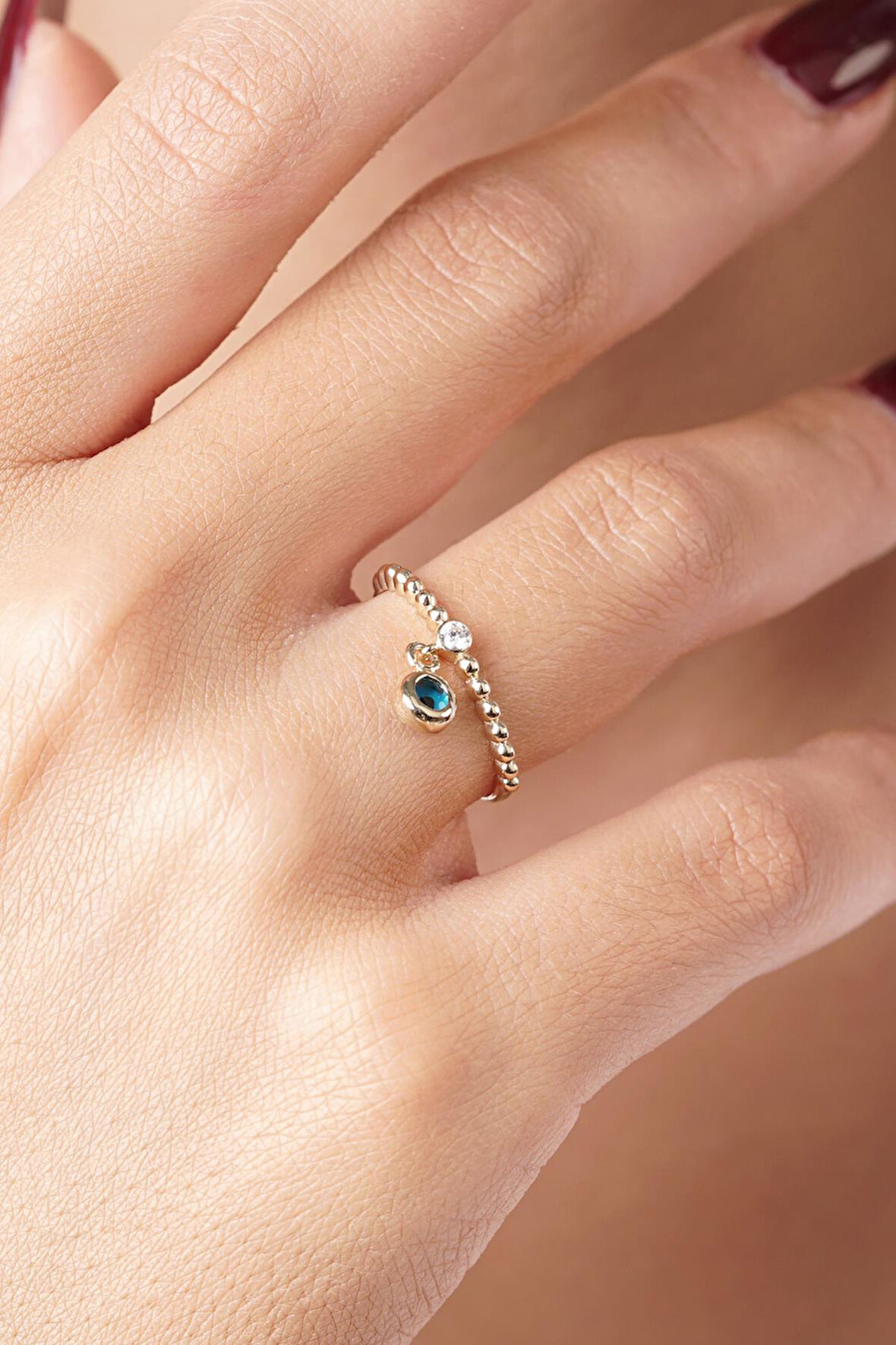 14 Ayar Altın Tektaş Detaylı Göz Sallantılı Yüzük