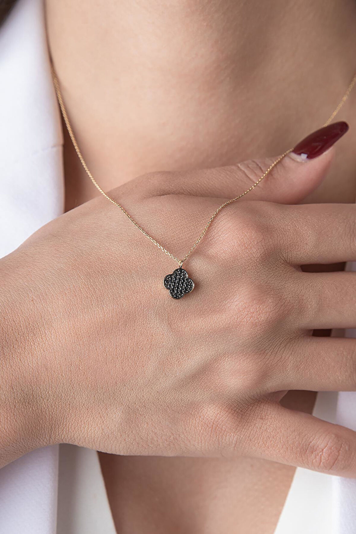 14 Ayar Altın Onix Taşlı Yonca Kolye