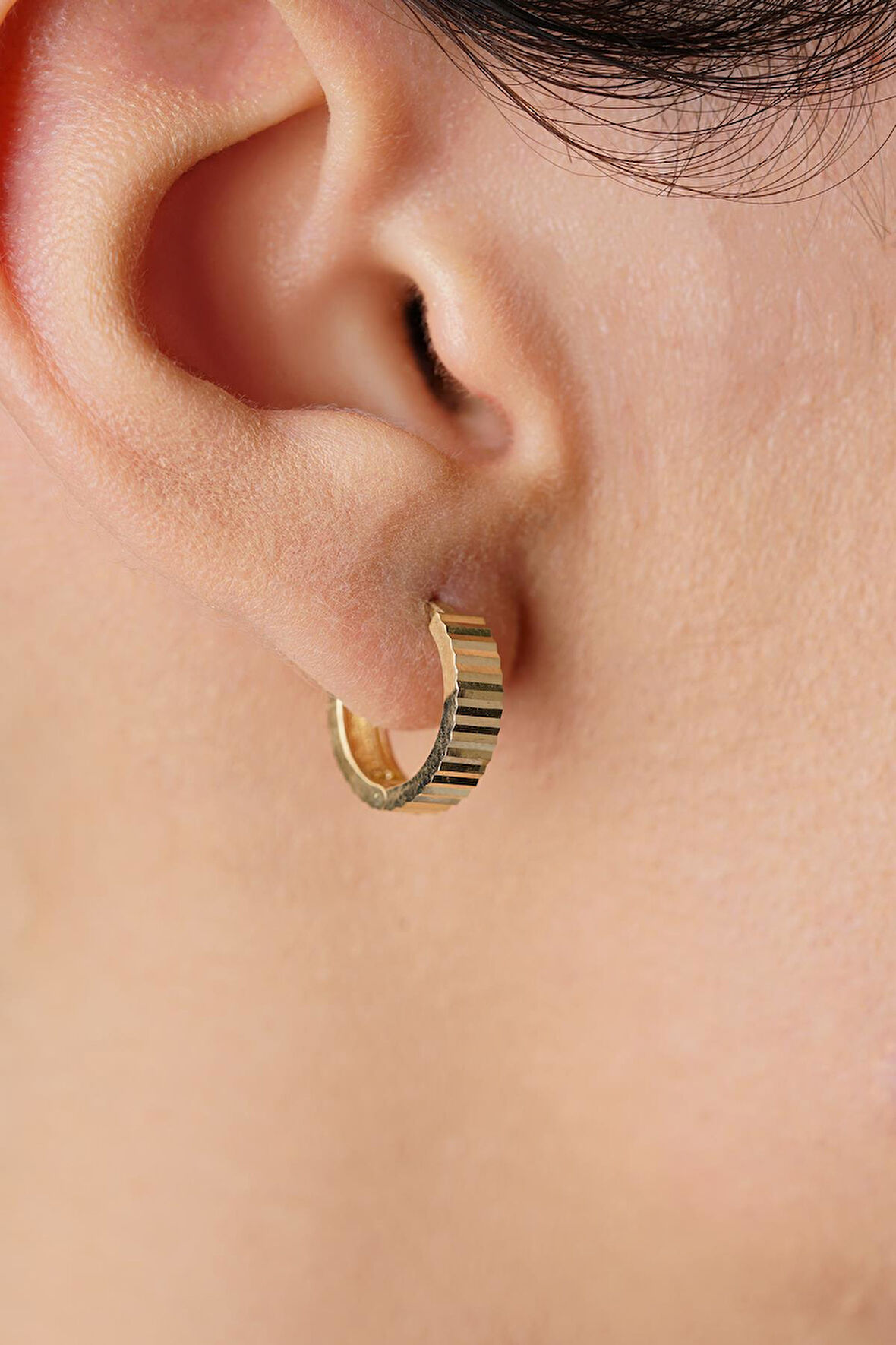 14 Ayar Altın Kalemli Mini Halka Küpe