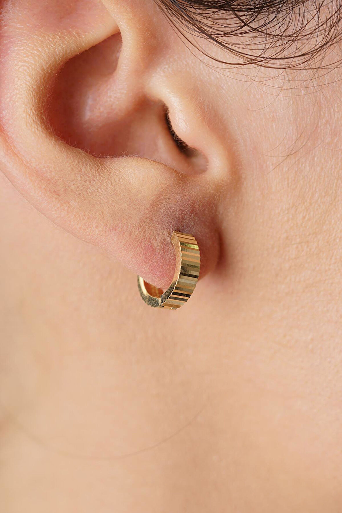 14 Ayar Altın Kalemli Minik Halka Küpe