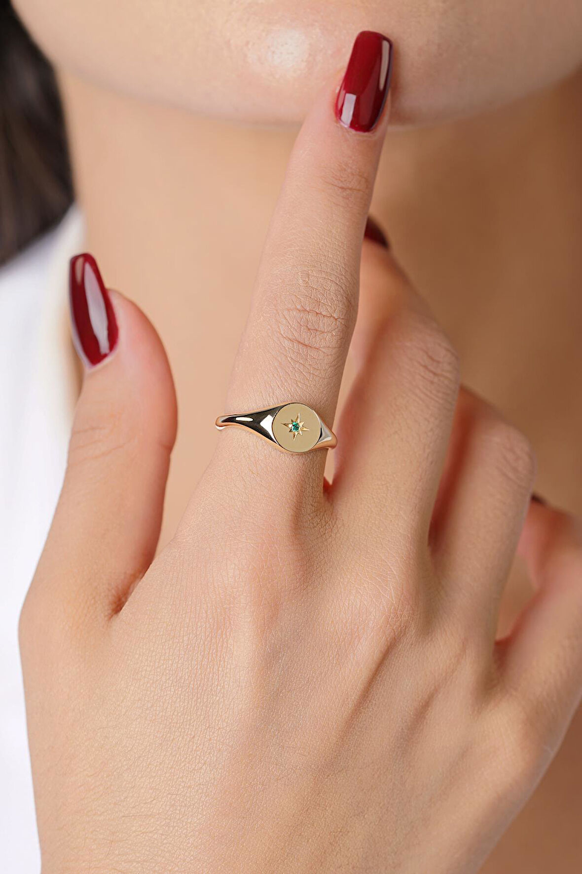 14 Ayar Altın Zümrüt Taşlı Kutup Yıldızı Yüzük