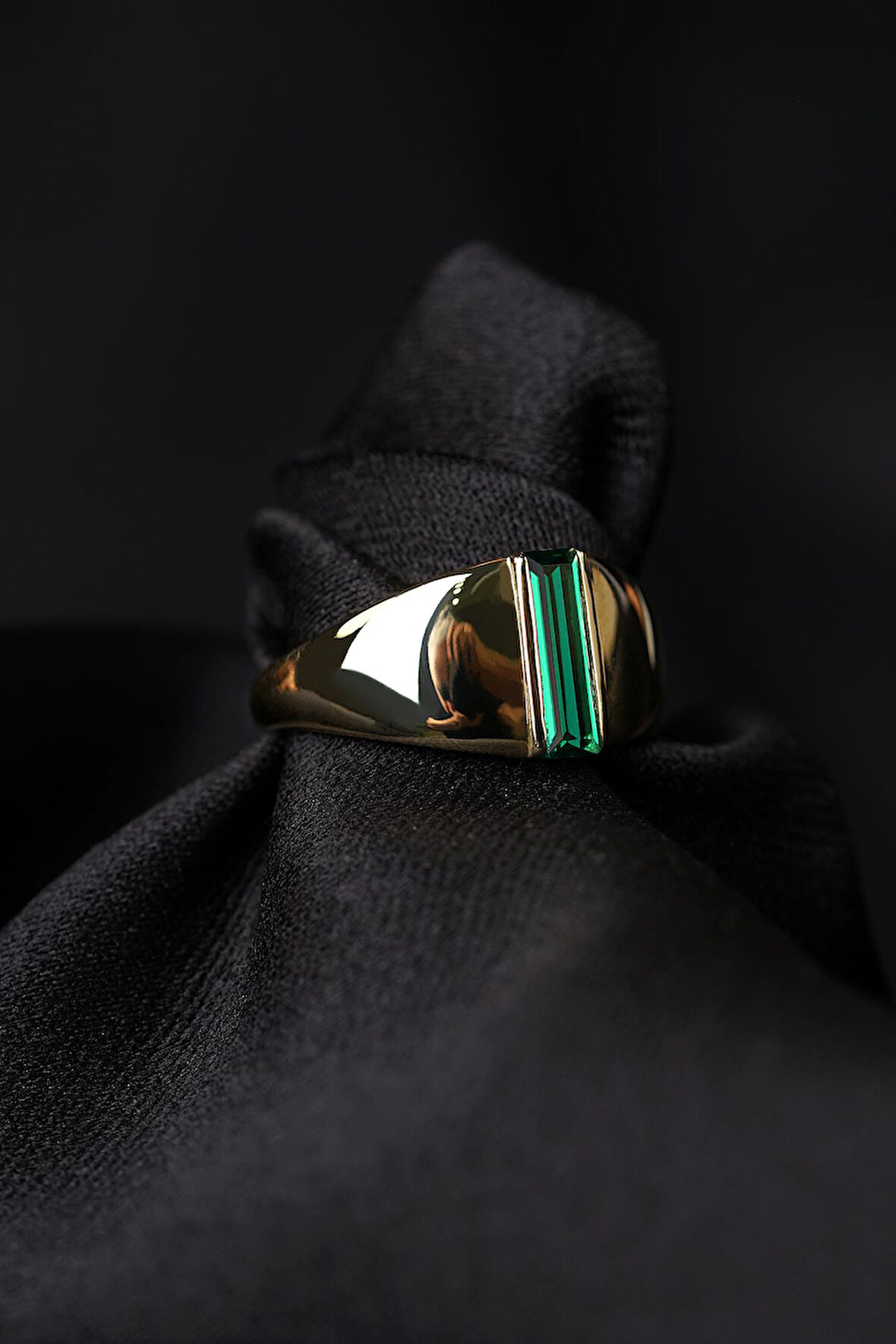 14 Ayar Altın Yeşil Baget Taşlı Erkek Yüzük