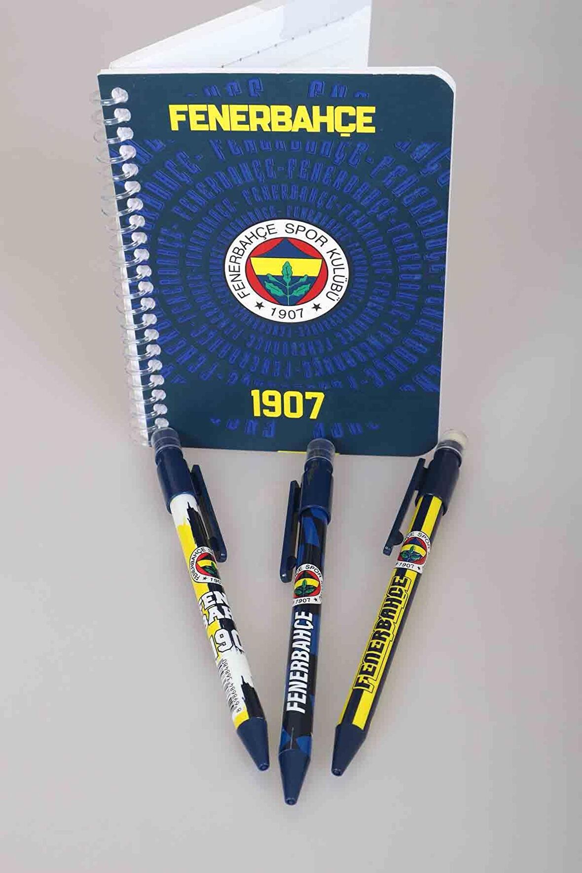 LİSANSLI FENERBAHÇE SERT KAPAK BLOKNOT VE VERSATİL UÇLU KALEM 0.7 MM 2'LİSİ