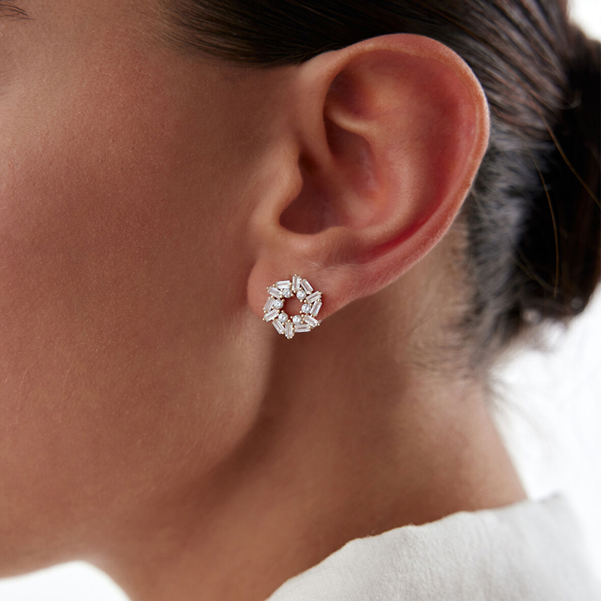 Rüzgar Çiçeği Vidalı Küpe