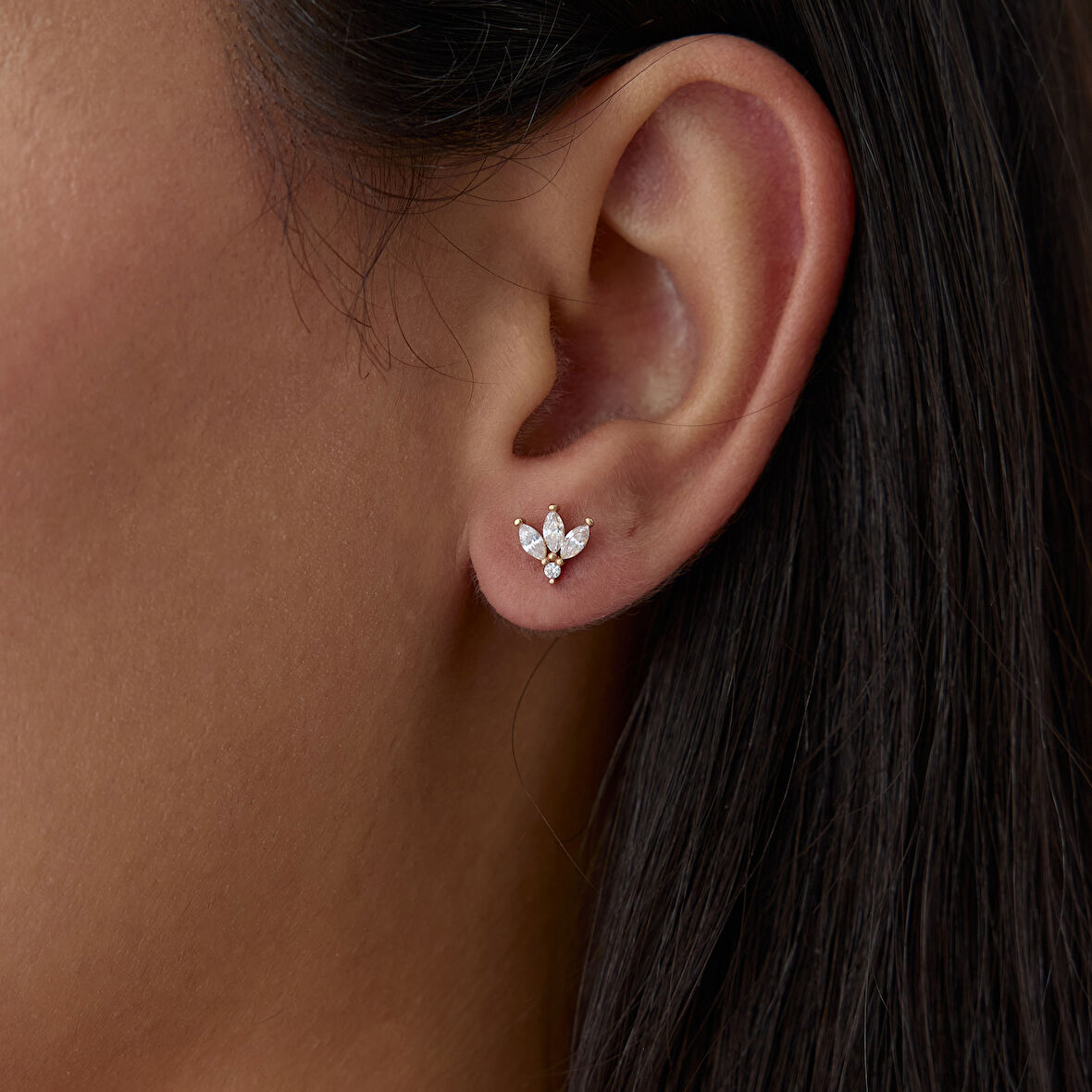 Damla Taşlı Vidalı Küpe