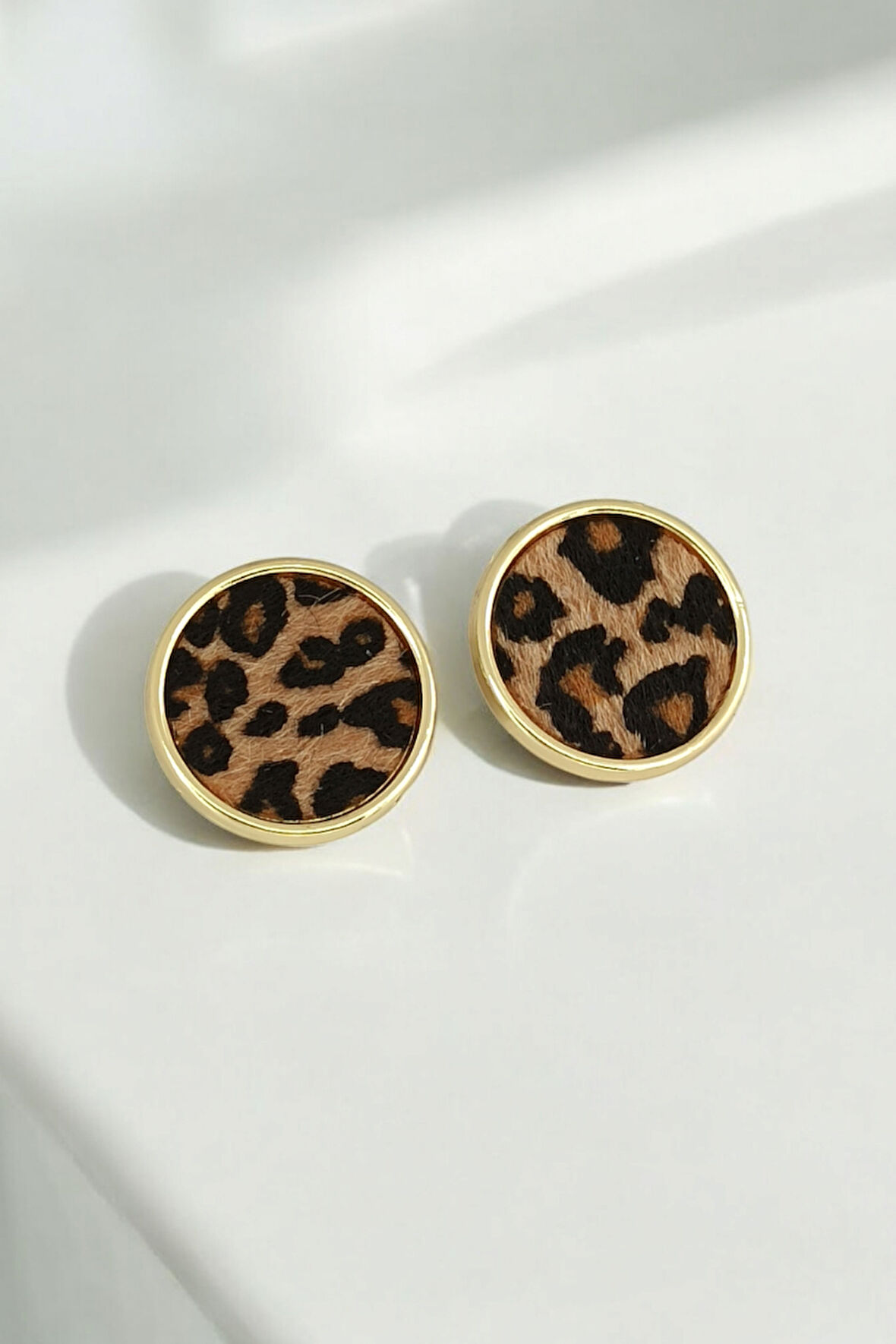 Premium Leopar Desenli Altın Çerçeveli Yuvarlak Küpe