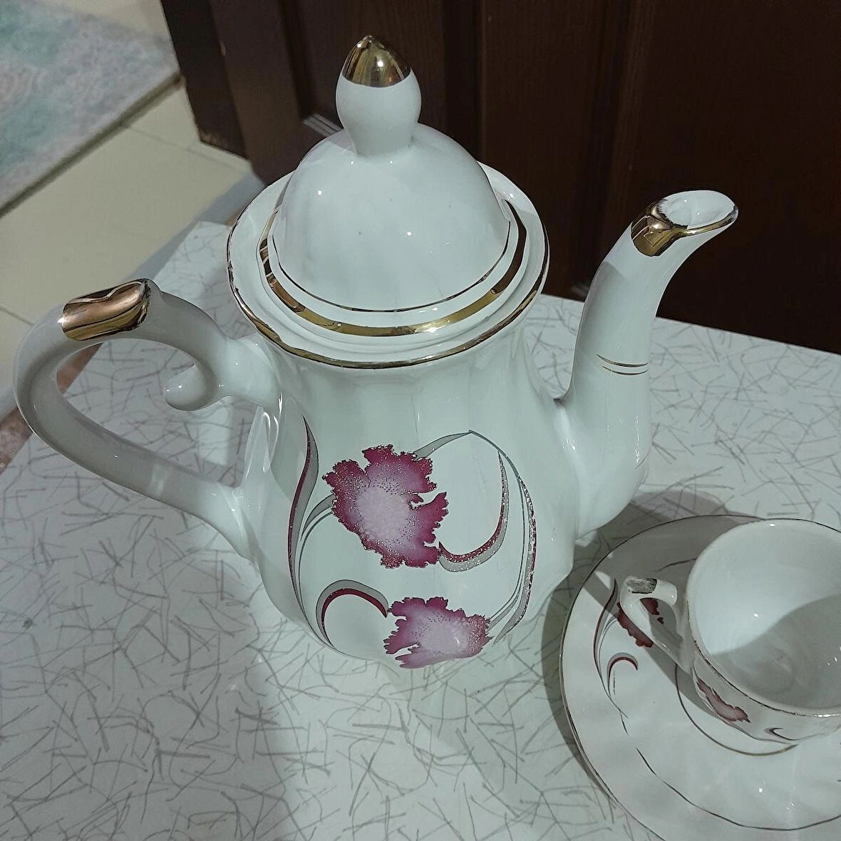 Eski Dönem Çaydanlık ve Fıncanı